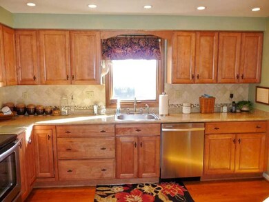 Kitchen. Kitchen all new in 2010-2011. Maple cabin
