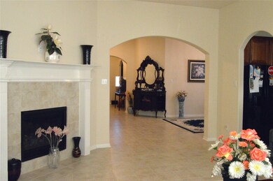 2159 Colonial St, Alvin, TX 77511 - photo 2