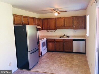 535 Bassett Ln, Norristown, PA 19403 - photo 5