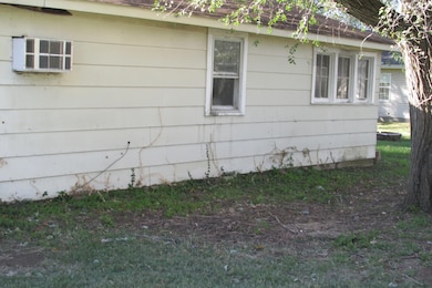 627 E 3rd St, Marshfield, MO 65706 - photo 5