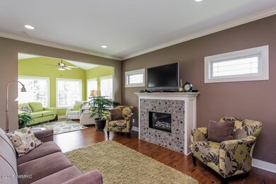 005-Living_Room-1693671-small