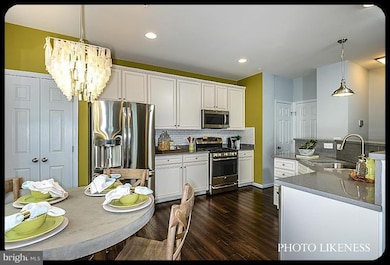 25249 Laureldale Terrace unit 2A5, Chantilly, VA 20152 - photo 2
