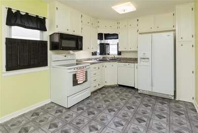 2411 Reynolds Ln, Des Moines, IA 50317 - photo 4