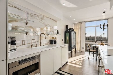 GOURMET KITCHEN