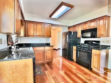 541 Chippewa Trail, Carol Stream, IL 60188 - photo 2