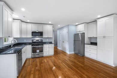 158 Beacon St unit B, Worcester, MA 01610 - photo 4