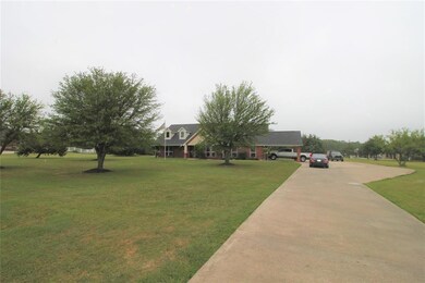 111 Lacey Ct, Decatur, TX 76234 - photo 2