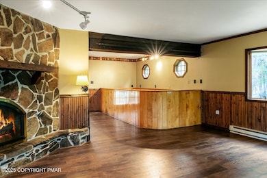 Living Room/ Wet Bar