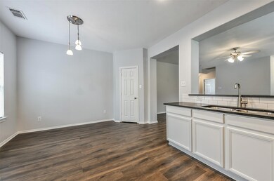 4204 Leisure Ln, Pearland, TX 77584 - photo 5