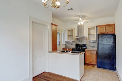 1645 Hawthorne St, Houston, TX 77006 - photo 4