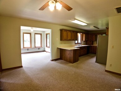 19 Hickory St, Harrisburg, IL 62946 - photo 6