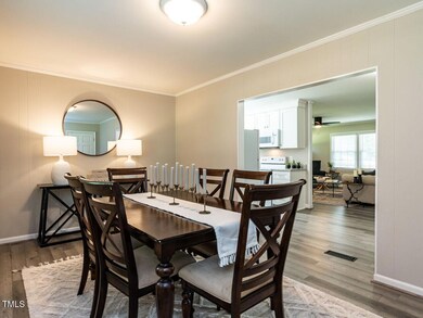 017-1280x960-dining-room