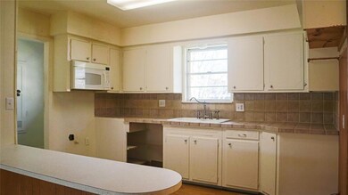 1730 W Bond St, Denison, TX 75020 - photo 7