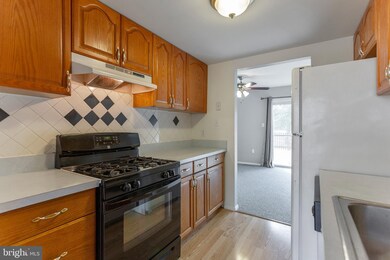 1990 Cambridge Dr unit 29, Crofton, MD 21114 - photo 7