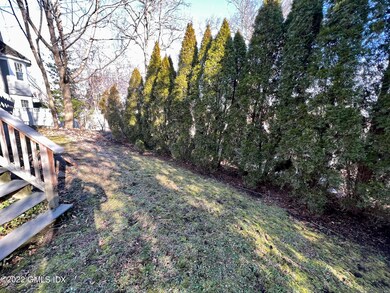 57 Locust St unit Down Stairs, Greenwich, CT 06830 - photo 3