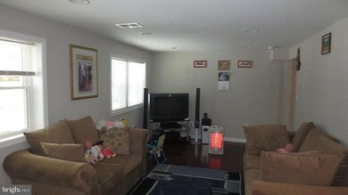 4906 Manor Dr, Oxon Hill, MD 20745 - photo 5