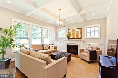 6827 28th St N, Arlington, VA 22213 - photo 7