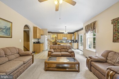 3335 Prince Edward Dr, White Plains, MD 20695 - photo 4