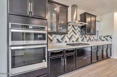 Gourmet Kitchen with Gas cooking