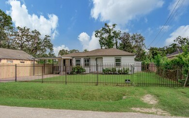 7209 S Hall St, Houston, TX 77028 - photo 2