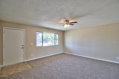 07-Living-Room-07-2