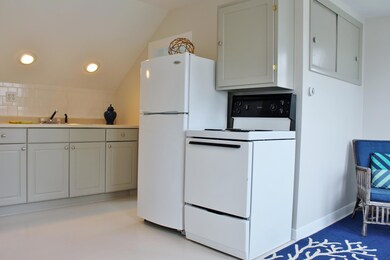 27 Brewster St unit 3, Provincetown, MA 02657 - photo 5