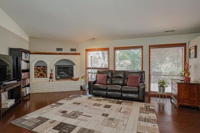 2422 Pinebrook Cir, Medford, OR 97504 - photo 2