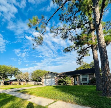 4203 Townes Forest Rd, Friendswood, TX 77546 - photo 2