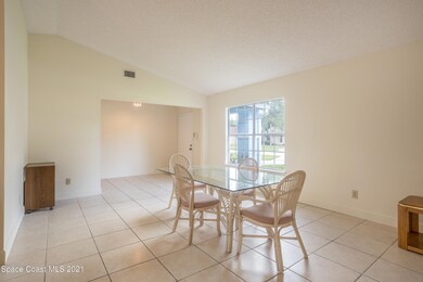 5585 Hemsing St-15