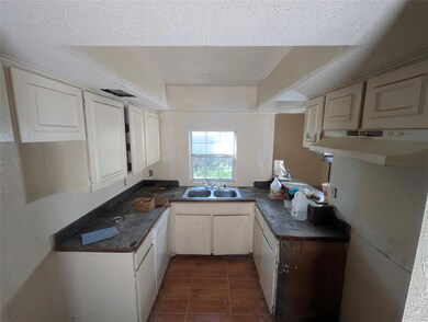 Kitchen featuring a textured ceiling, kitchen peni