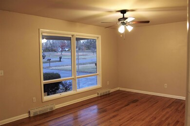 903 Sycamore Dr, Manchester, TN 37355 - photo 3