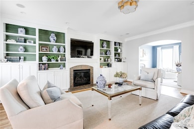 Built ins, rec lights, HDWD, french doors