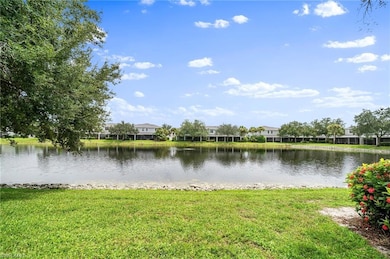 15662 Summit Place Cir unit 385, Naples, FL 34119 - photo 2