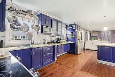 11 Roy Ave, Middletown, RI 02842 - photo 2