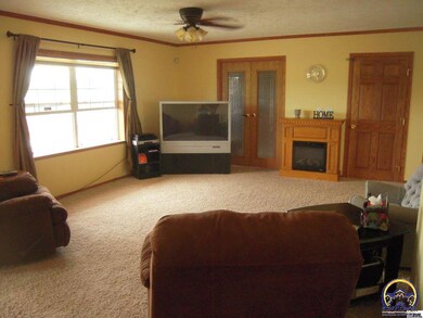 201 SE 44th Pkwy, Topeka, KS 66609 - photo 3