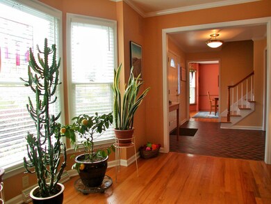 ROOMY 12' FOYER WITH TILE STONE ENTRY