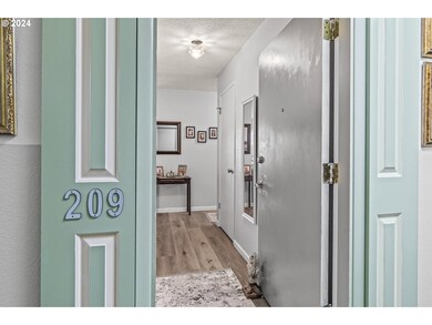 2005 Tibbetts Dr unit 209, Longview, WA 98632 - photo 3