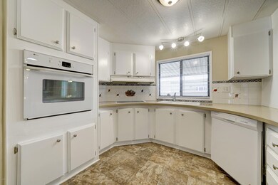 901 S 98th St-9