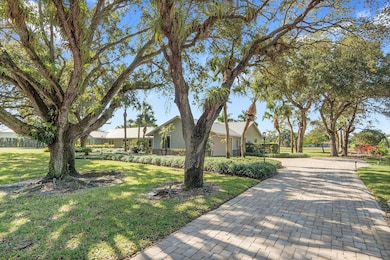 8631 Steeplechase Dr, Palm Beach Gardens, FL 33418 - photo 3