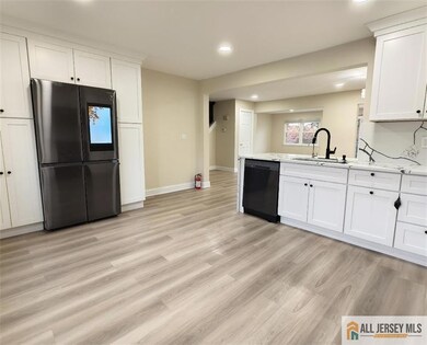 3203 N Oaks Blvd, North Brunswick, NJ 08902 - photo 5