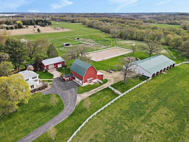 4595 Mahoney Rd, McFarland, WI 53558 - photo 2