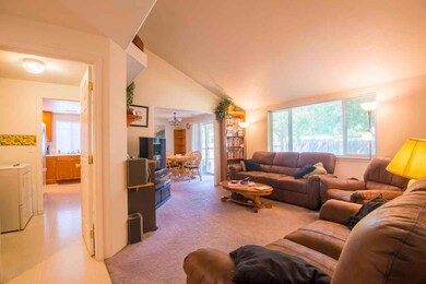 1010 Lathrop Dr, Central Point, OR 97502 - photo 5