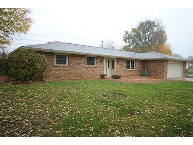 4525 Chapel Dr, Columbus, IN 47203 - photo 4