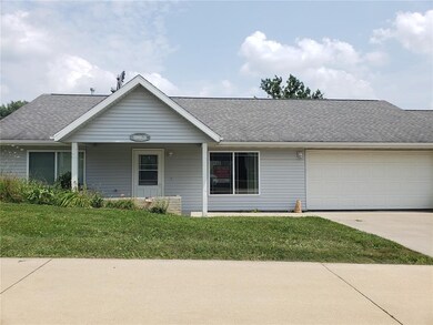 2750 O Ave NW unit B, Cedar Rapids, IA 52405 - photo 2