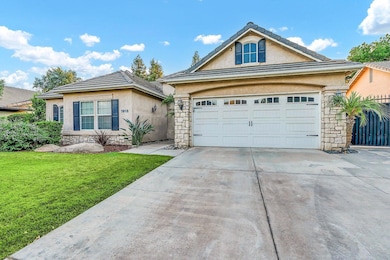 1915 N Peppertree St, Visalia, CA 93291 - photo 2