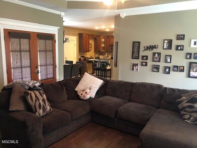 Family room 3