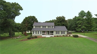 Private Large Lot/New siding