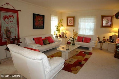 13571 Smallwood Ln, Chantilly, VA 20151 - photo 4