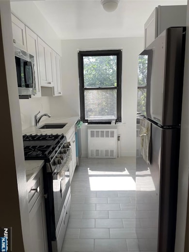 New Kitchen w/ Quartz Counter, Backsplash & New Appliances