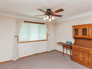 2801 Southland St SW, Cedar Rapids, IA 52404 - photo 5